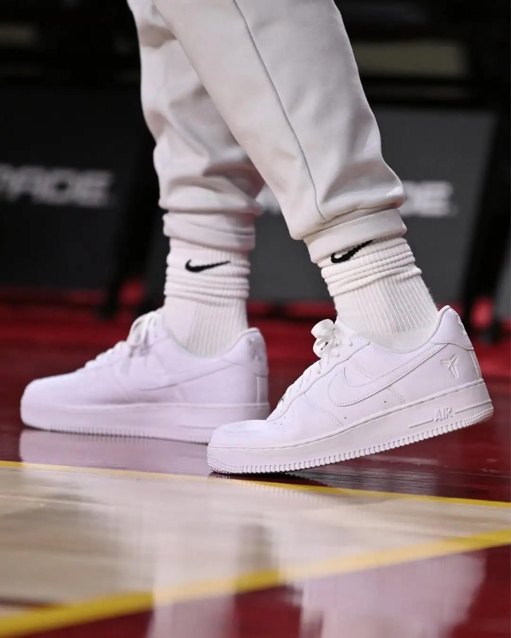 5. 🔥当NCAA全员踩Kobe鞋上场:这才是对科比最棒的致敬